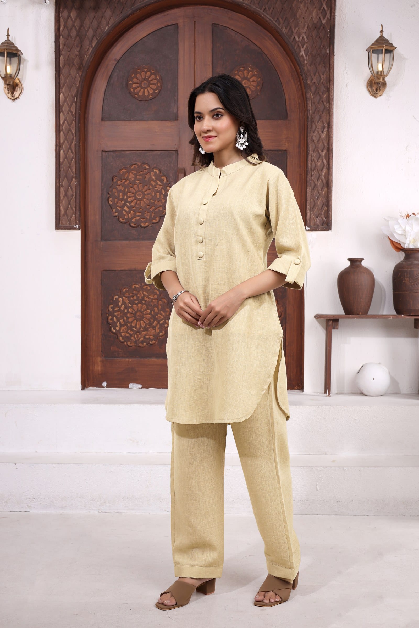 Mitti Sand kurta set — side view with hem slit